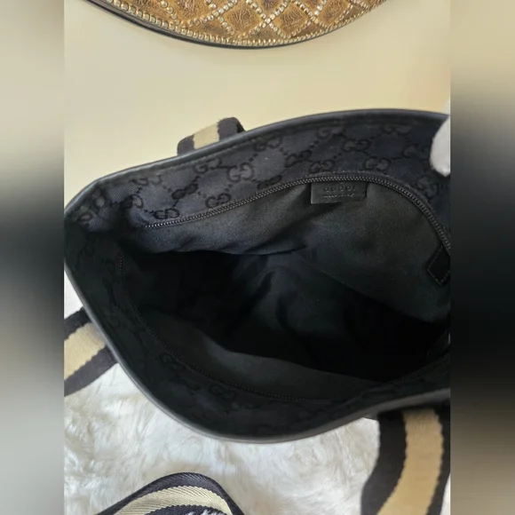 Gucci Black Canvas Shoulder Bag - Picture 5 of 7